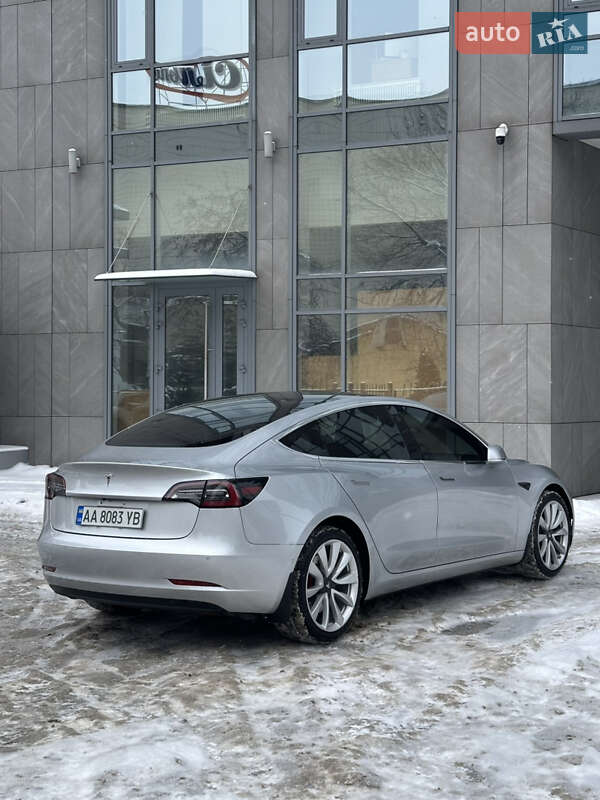 Седан Tesla Model 3 2018 в Киеве