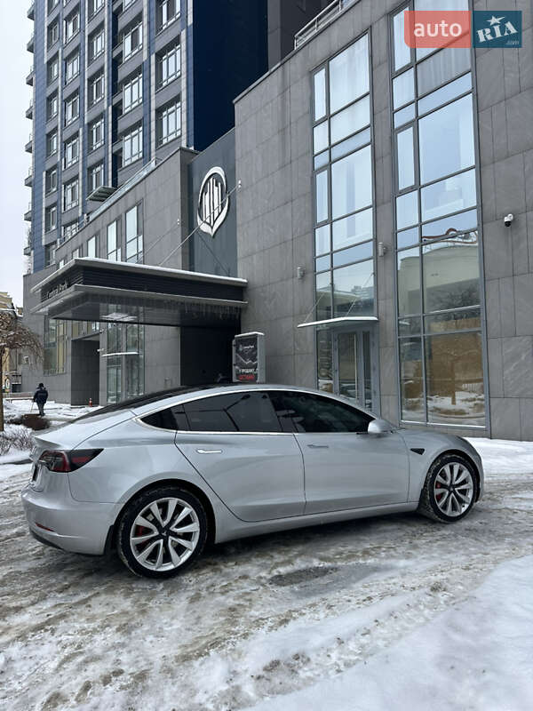 Седан Tesla Model 3 2018 в Киеве
