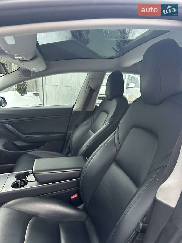 Седан Tesla Model 3 2018 в Киеве