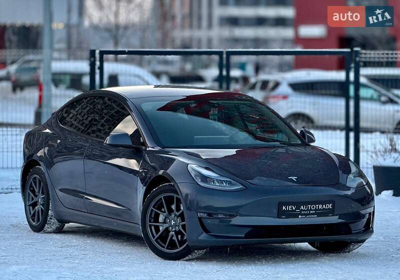 Седан Tesla Model 3 2022 в Киеве