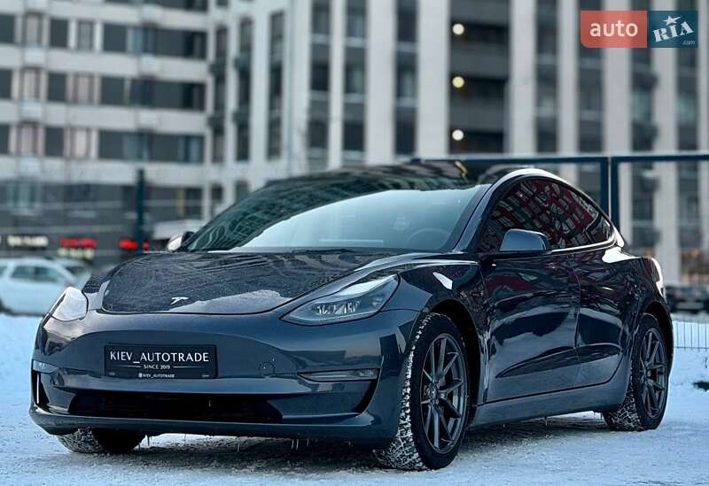 Седан Tesla Model 3 2022 в Киеве