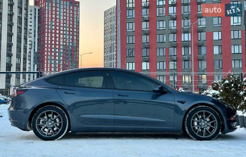 Седан Tesla Model 3 2022 в Киеве