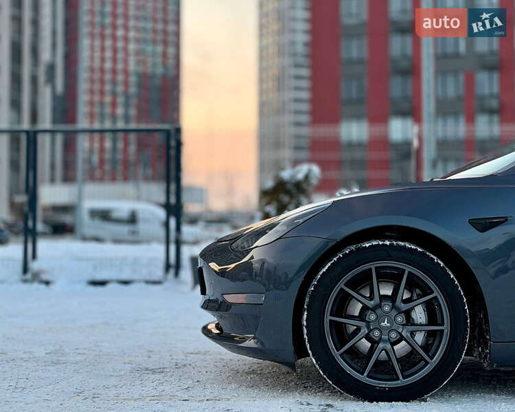 Седан Tesla Model 3 2022 в Киеве