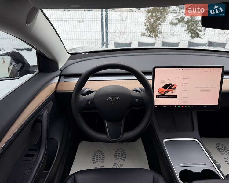 Седан Tesla Model 3 2022 в Киеве