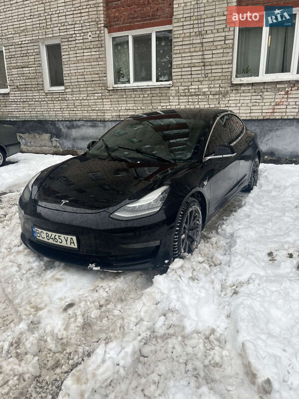 Седан Tesla Model 3 2019 в Львові