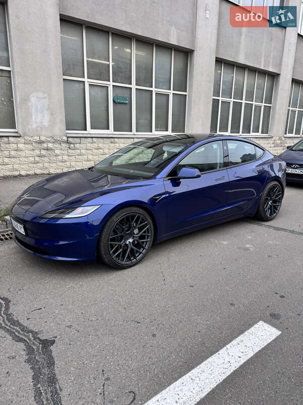Седан Tesla Model 3 2024 в Киеве