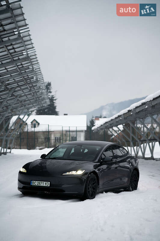 Седан Tesla Model 3 2025 в Львове