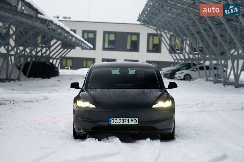 Седан Tesla Model 3 2025 в Львове