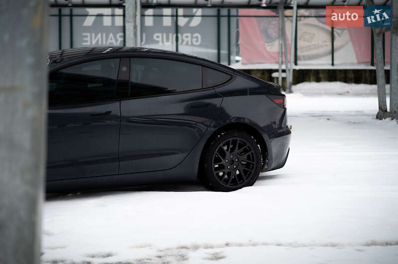 Седан Tesla Model 3 2025 в Львове