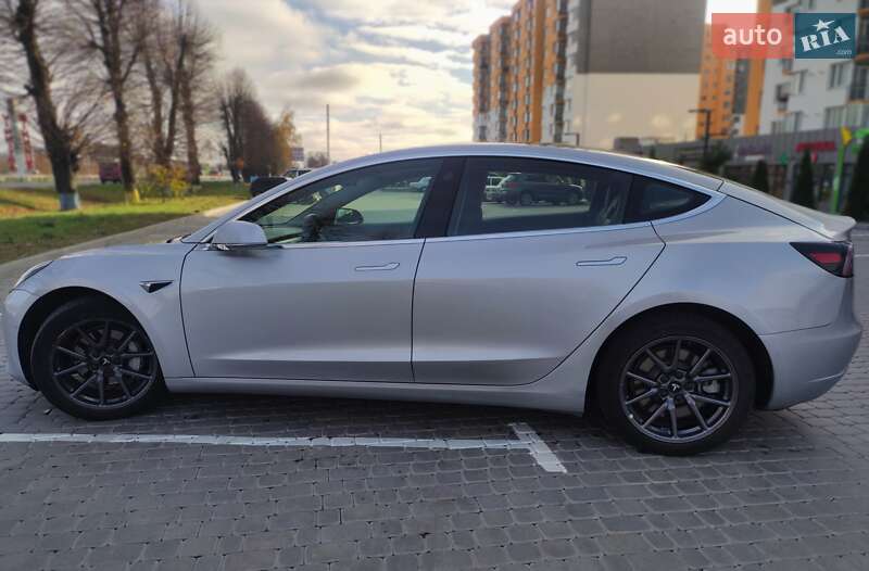 Седан Tesla Model 3 2018 в Вінниці