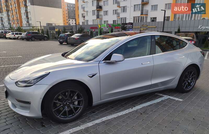 Седан Tesla Model 3 2018 в Вінниці