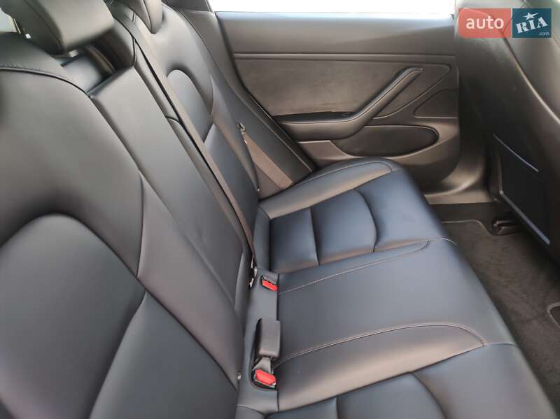 Седан Tesla Model 3 2018 в Вінниці