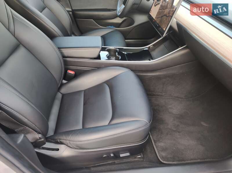 Седан Tesla Model 3 2018 в Вінниці
