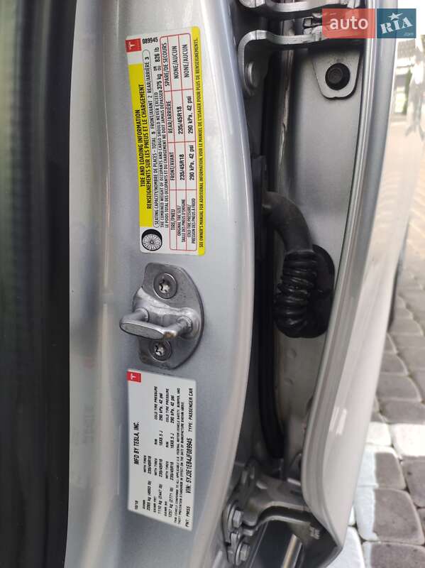 Седан Tesla Model 3 2018 в Вінниці