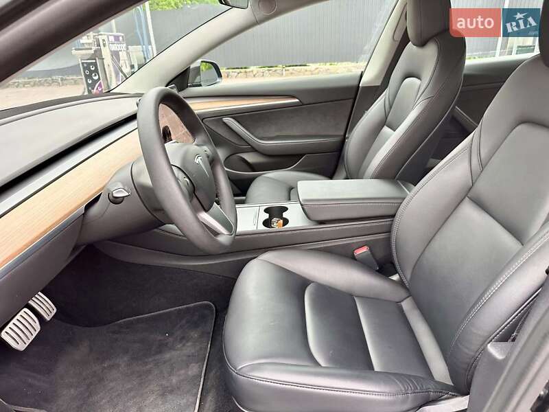 Седан Tesla Model 3 2022 в Львове