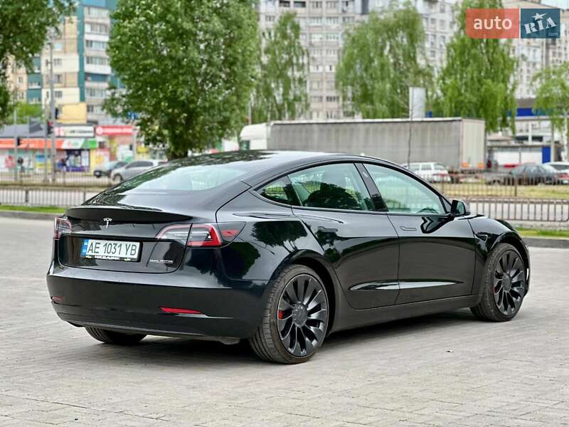 Седан Tesla Model 3 2022 в Львове