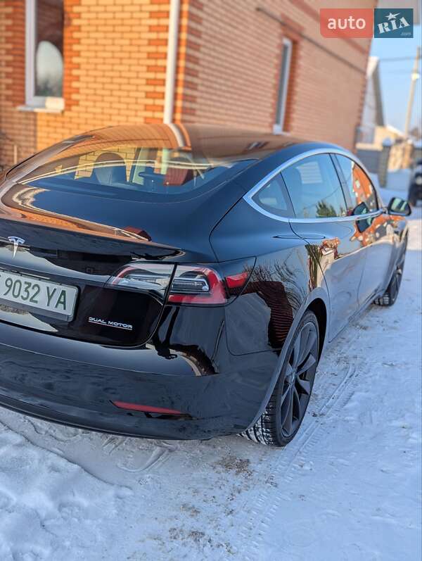 Седан Tesla Model 3 2020 в Березному