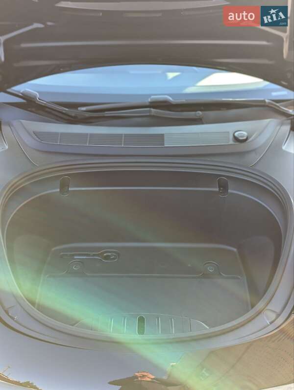 Седан Tesla Model 3 2020 в Березному