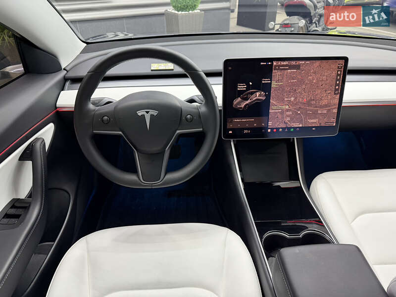 Седан Tesla Model 3 2020 в Киеве