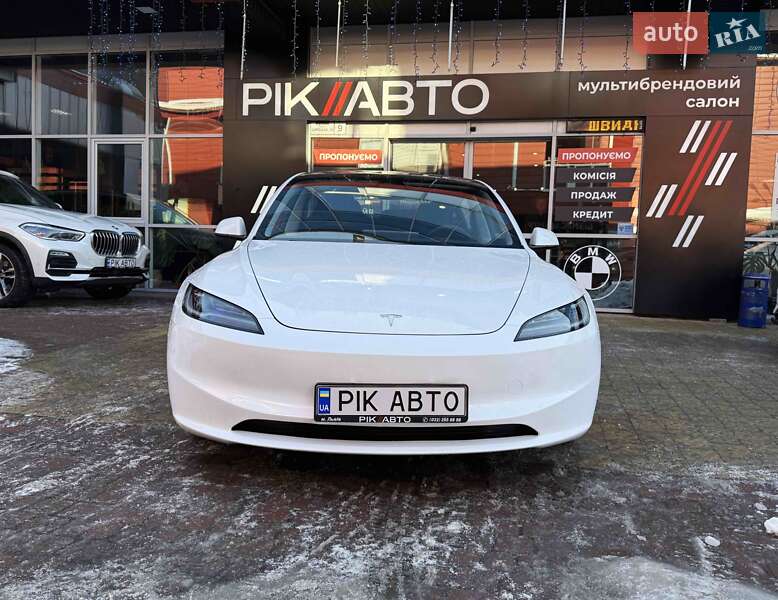 Седан Tesla Model 3 2024 в Львові