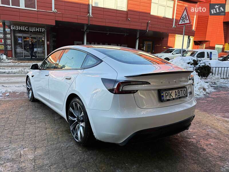 Седан Tesla Model 3 2024 в Львові
