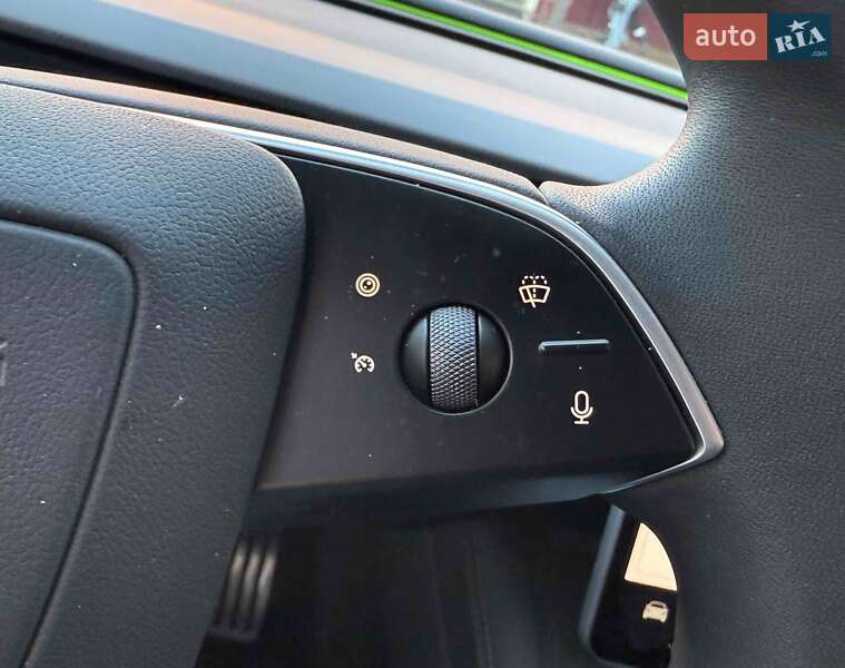 Седан Tesla Model 3 2024 в Львові