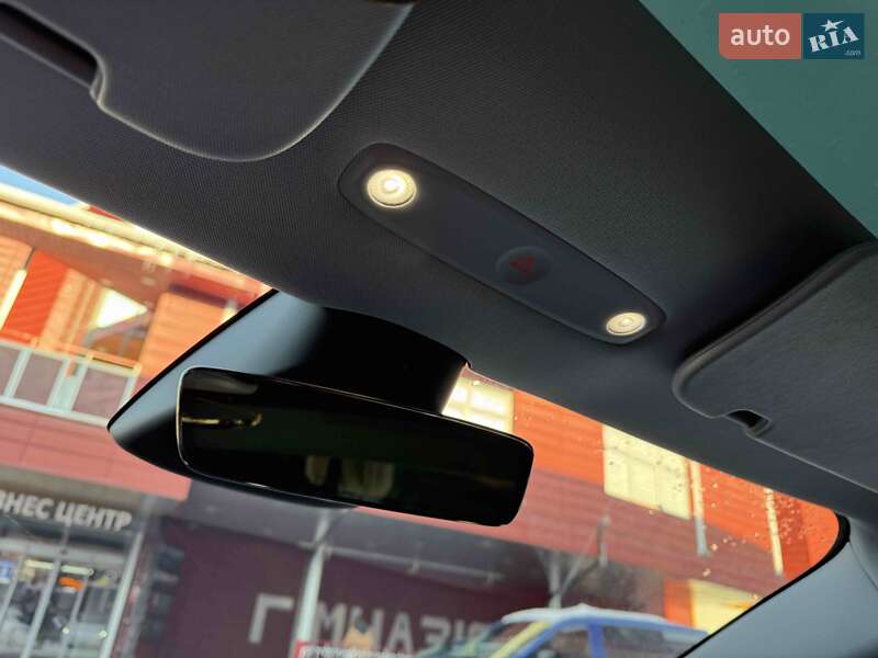 Седан Tesla Model 3 2024 в Львові