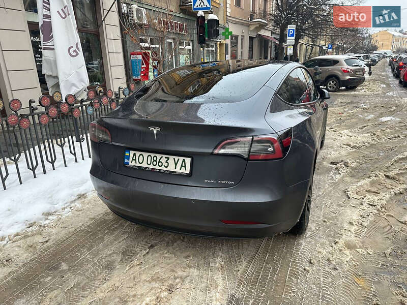 Седан Tesla Model 3 2021 в Ужгороде
