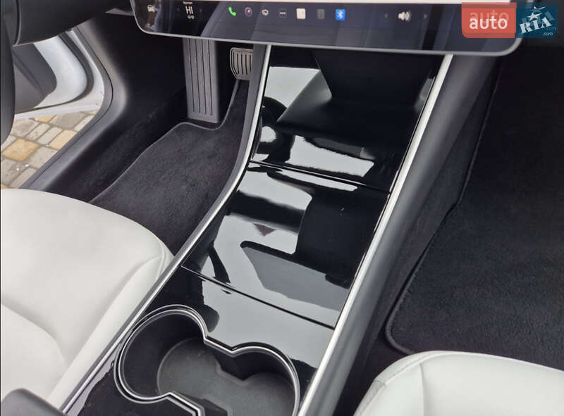 Седан Tesla Model 3 2019 в Львове