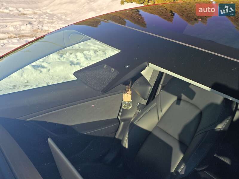 Седан Tesla Model 3 2019 в Львові