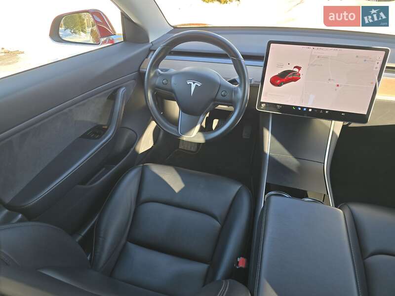 Седан Tesla Model 3 2019 в Львові