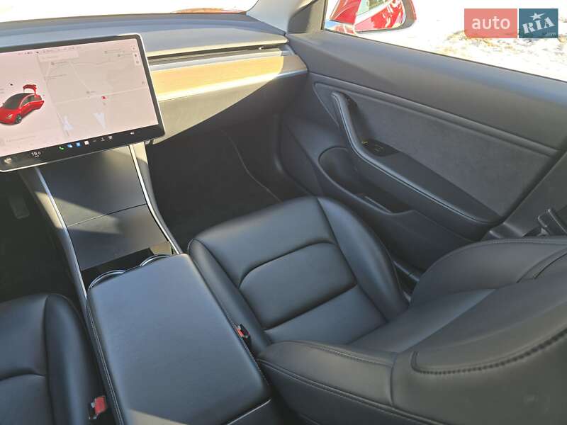 Седан Tesla Model 3 2019 в Львові