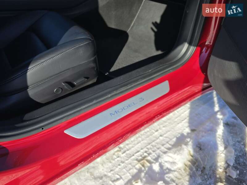 Седан Tesla Model 3 2019 в Львові