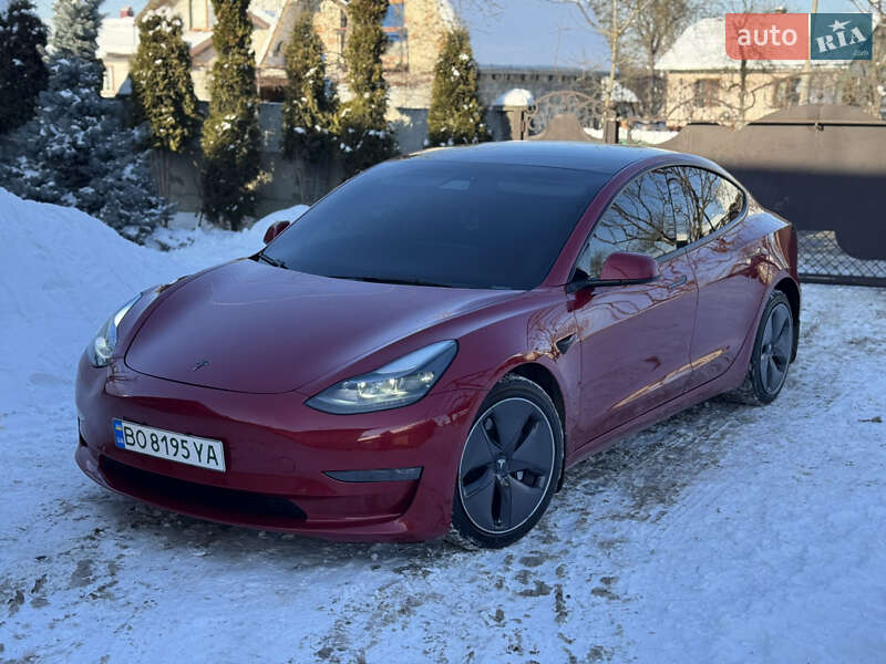 Седан Tesla Model 3 2021 в Ивано-Франковске