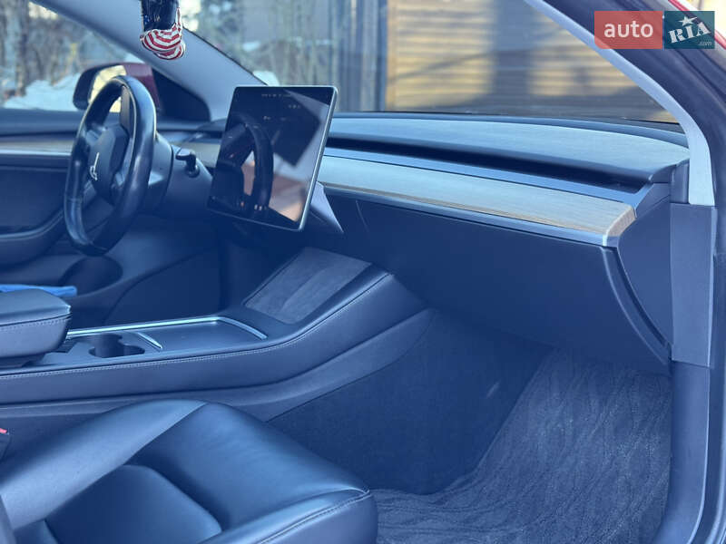 Седан Tesla Model 3 2021 в Ивано-Франковске