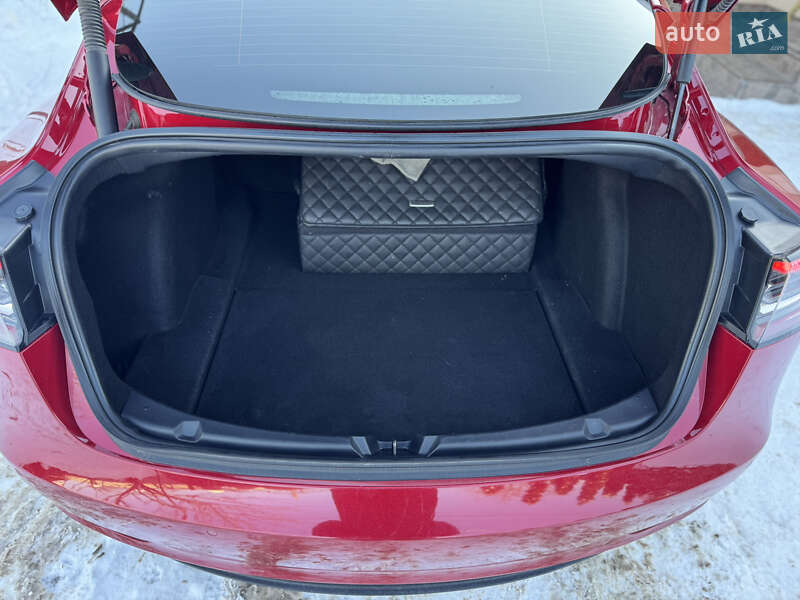 Седан Tesla Model 3 2021 в Ивано-Франковске