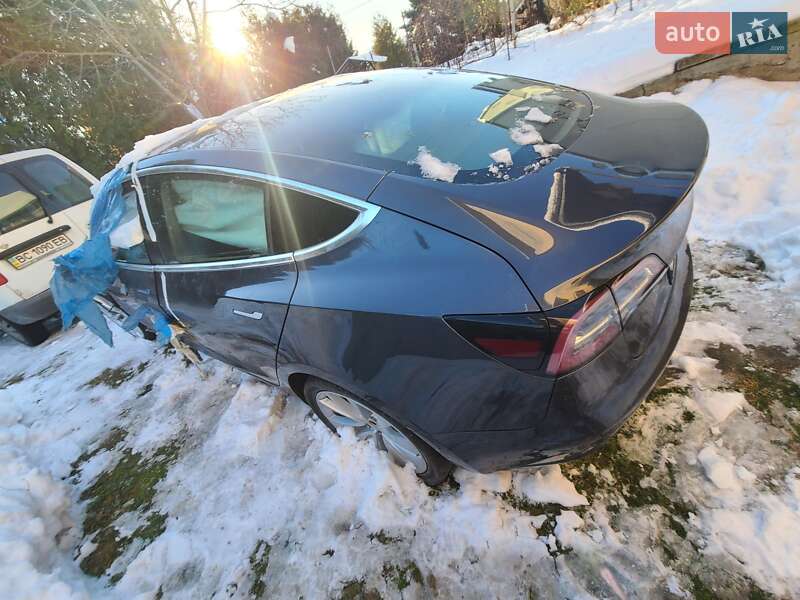 Седан Tesla Model 3 2019 в Львове