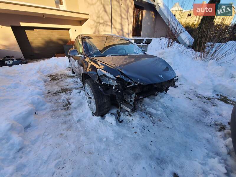 Седан Tesla Model 3 2019 в Львове