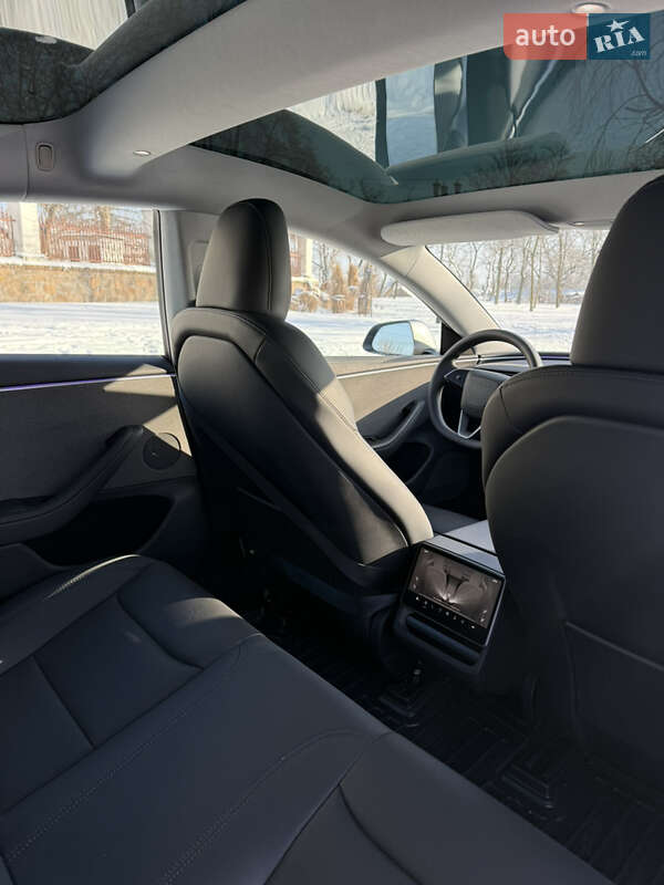 Седан Tesla Model 3 2024 в Білій Церкві