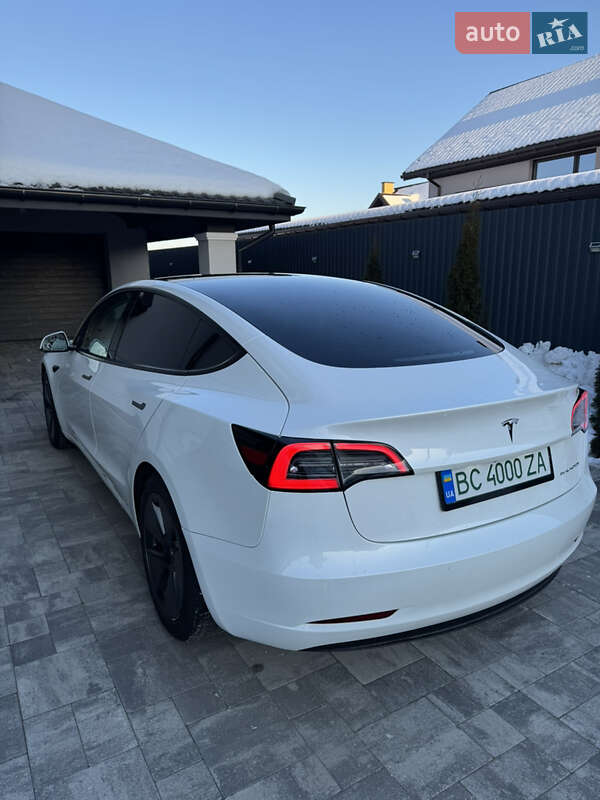 Седан Tesla Model 3 2021 в Дрогобыче