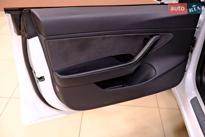 Седан Tesla Model 3 2019 в Одессе