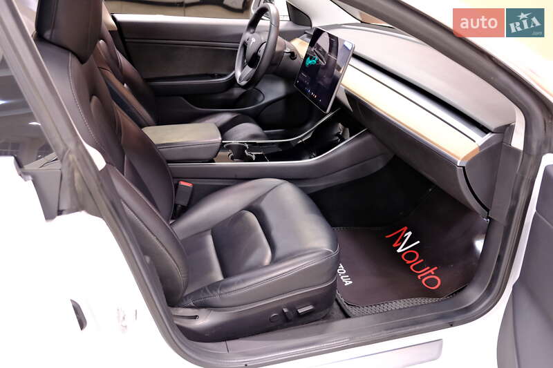 Седан Tesla Model 3 2019 в Одессе