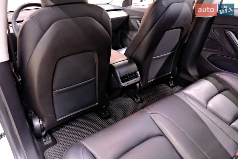 Седан Tesla Model 3 2019 в Одессе