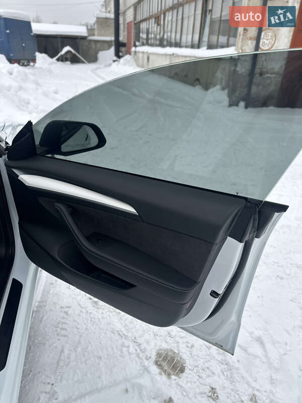 Седан Tesla Model 3 2022 в Ковелі