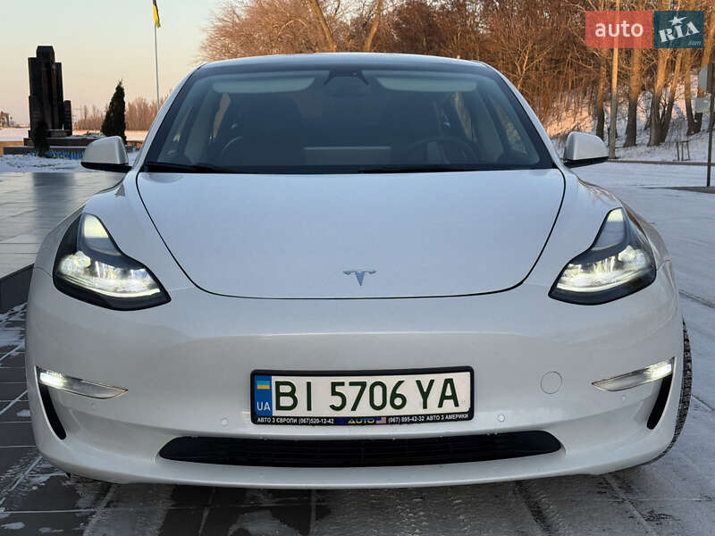 Седан Tesla Model 3 2022 в Кременчуці