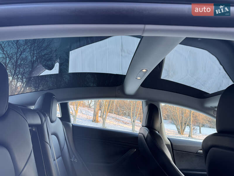 Седан Tesla Model 3 2022 в Кременчуці