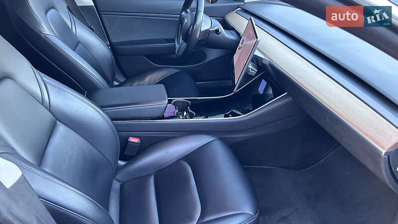 Седан Tesla Model 3 2019 в Києві