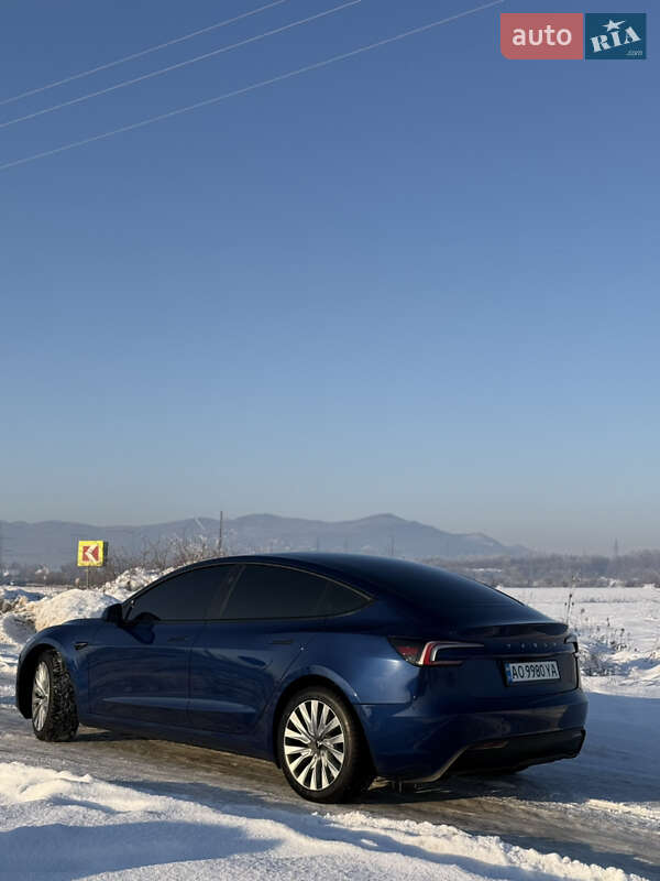 Седан Tesla Model 3 2025 в Хусті