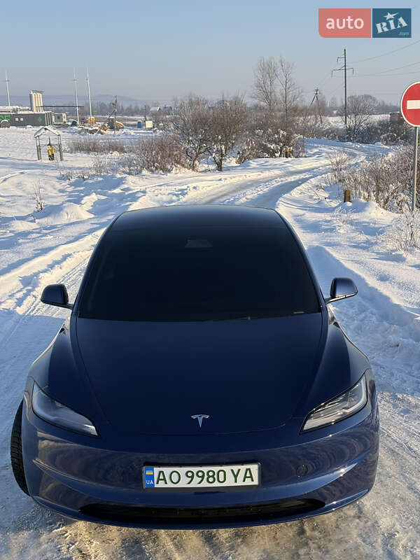 Седан Tesla Model 3 2025 в Хусті