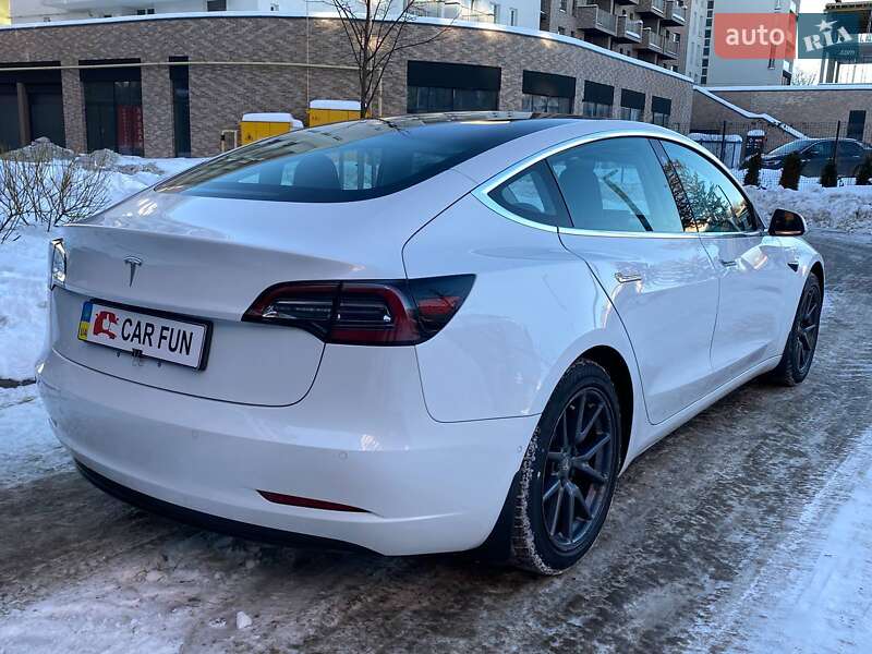 Седан Tesla Model 3 2018 в Львові